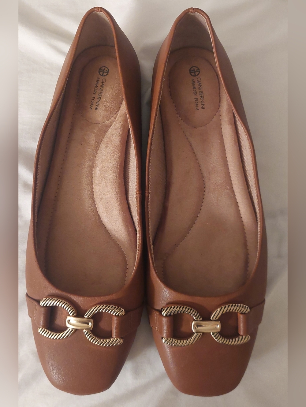 Sz 11. Giani Bernini Chestnut Brown Ballet Flat with Gold-Tone Buckle